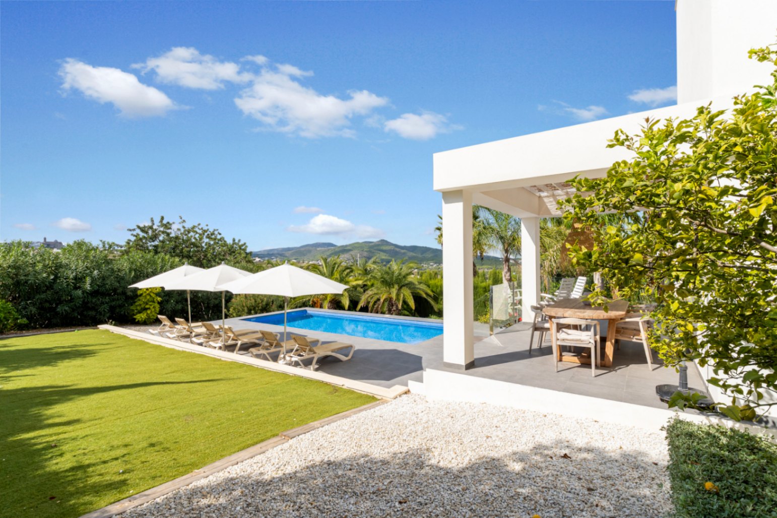 Moderne Villa zu verkaufen in Jávea in einer exklusiven Gegend.