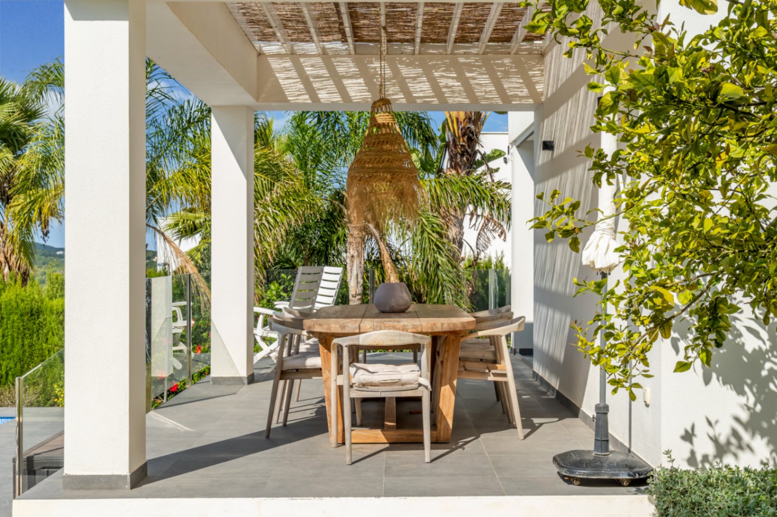 Moderne Villa zu verkaufen in Jávea in einer exklusiven Gegend.
