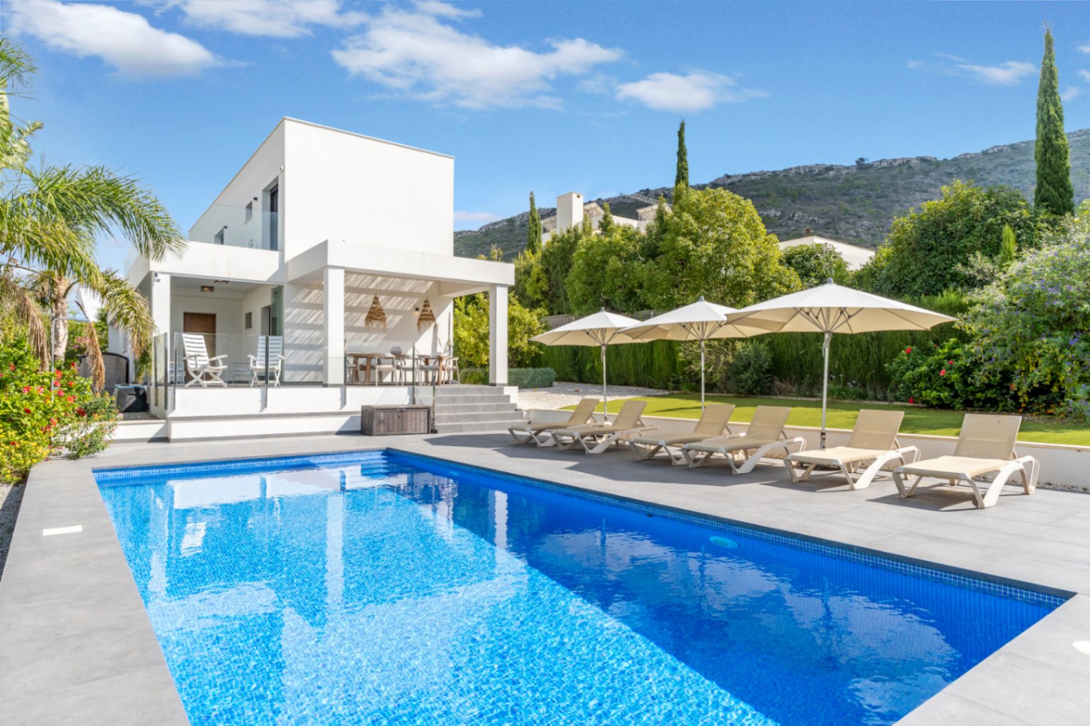 Moderne Villa zu verkaufen in Jávea in einer exklusiven Gegend.