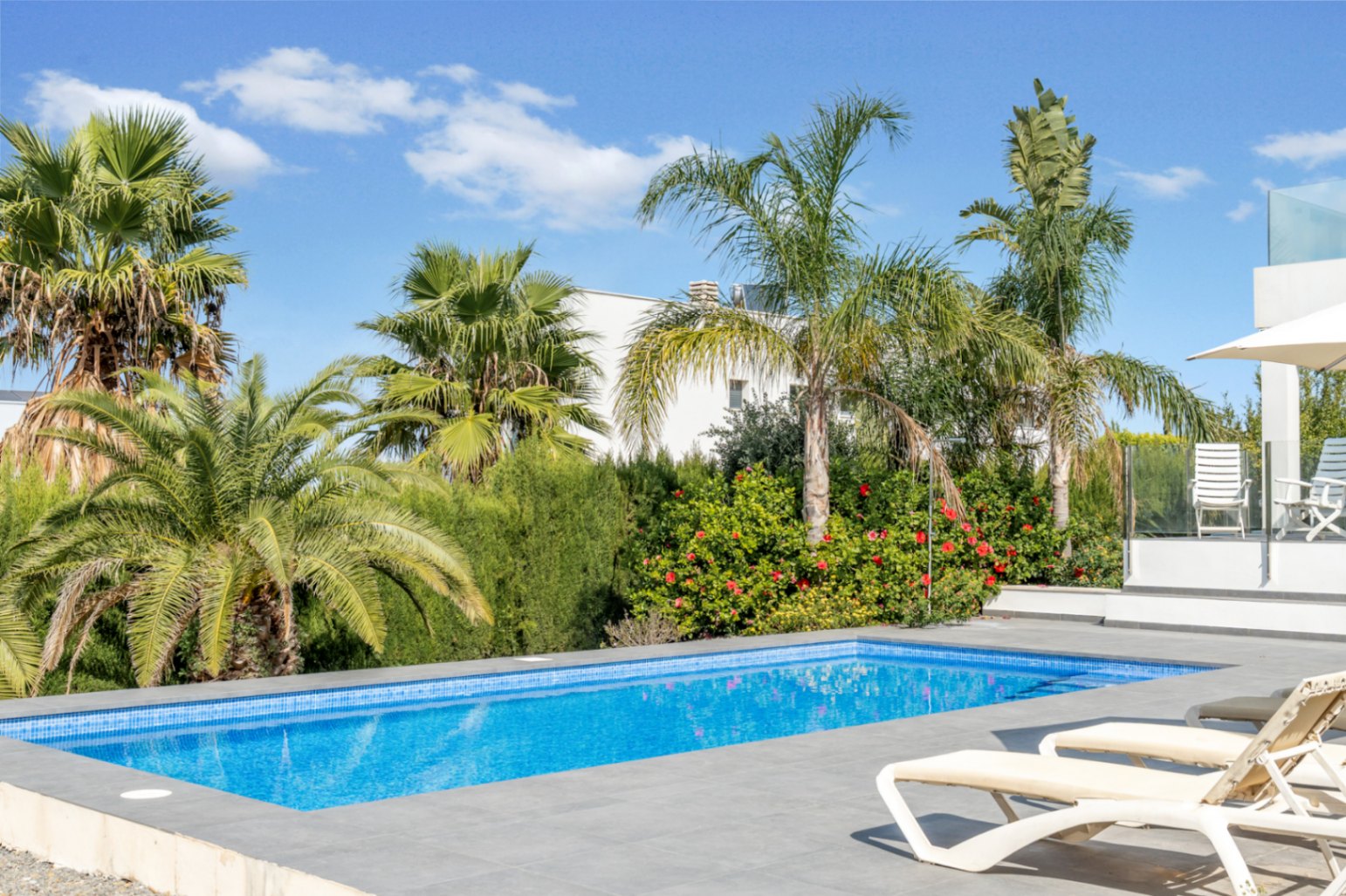 Moderne Villa zu verkaufen in Jávea in einer exklusiven Gegend.