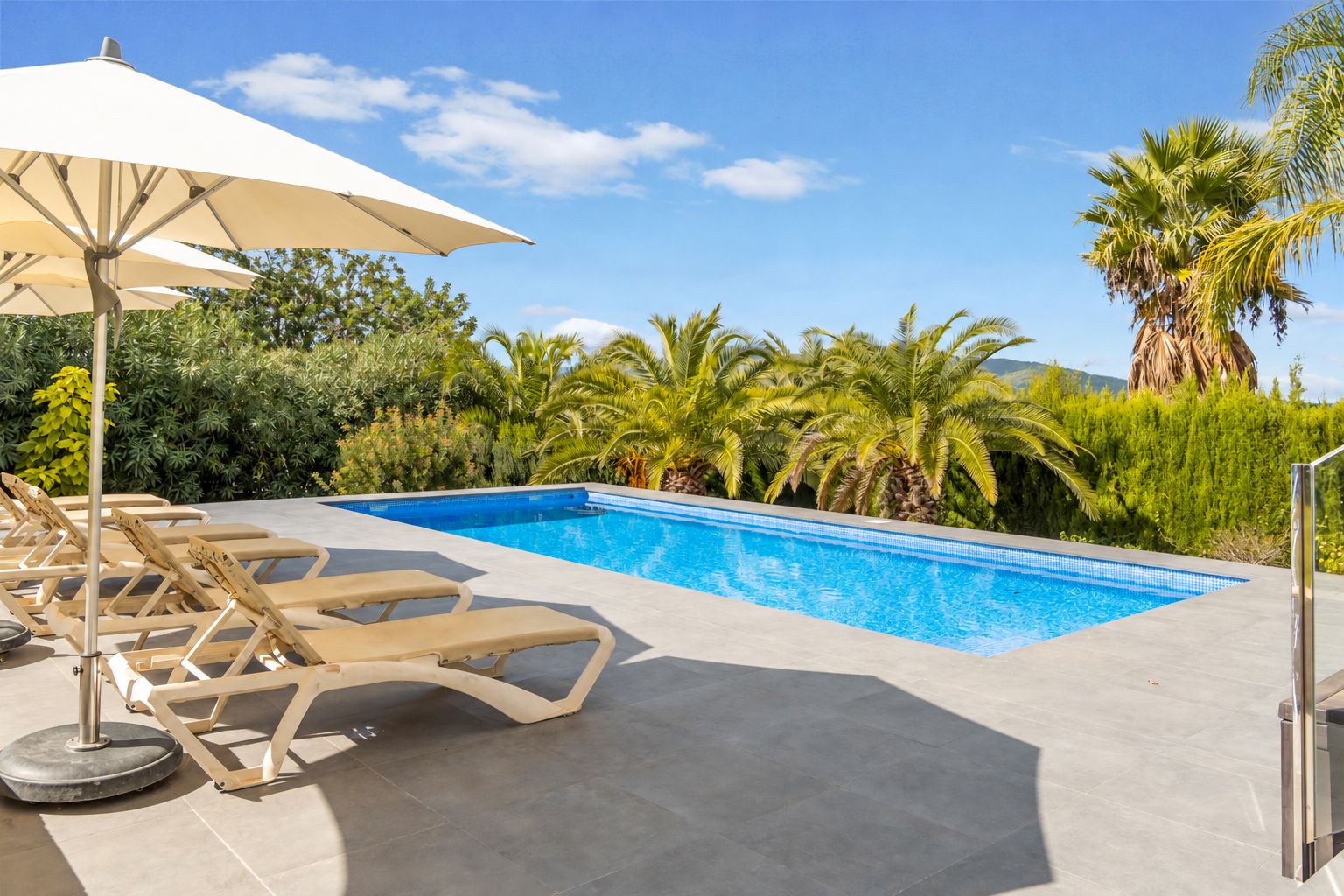 Moderne Villa zu verkaufen in Jávea in einer exklusiven Gegend.