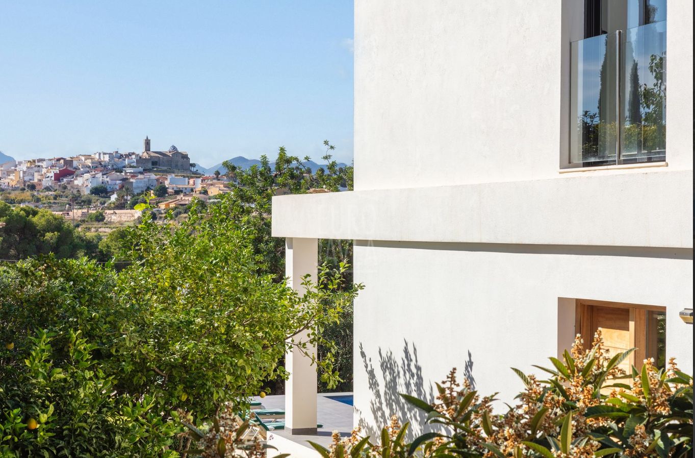 Moderne Villa zu verkaufen in Jávea in einer exklusiven Gegend.