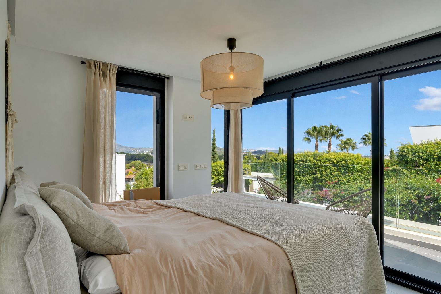 Moderne Villa zu verkaufen in Jávea in einer exklusiven Gegend.
