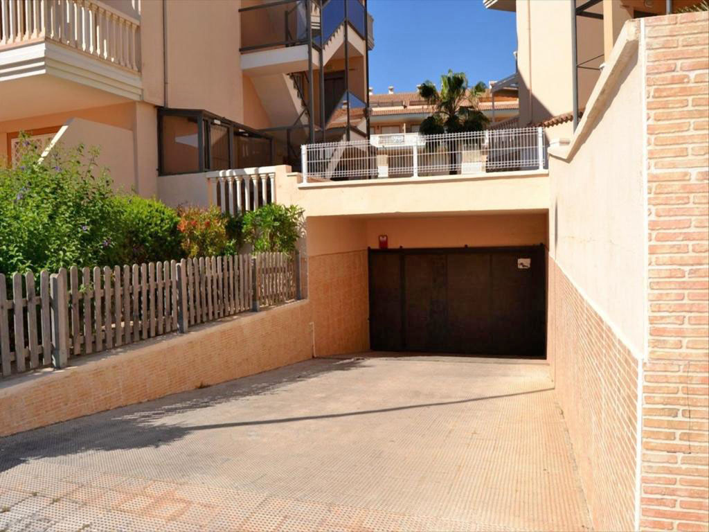 4916 - Appartement situé sur la plage de l'Arenal à Javea avec piscine, salle de gym et court de padel.