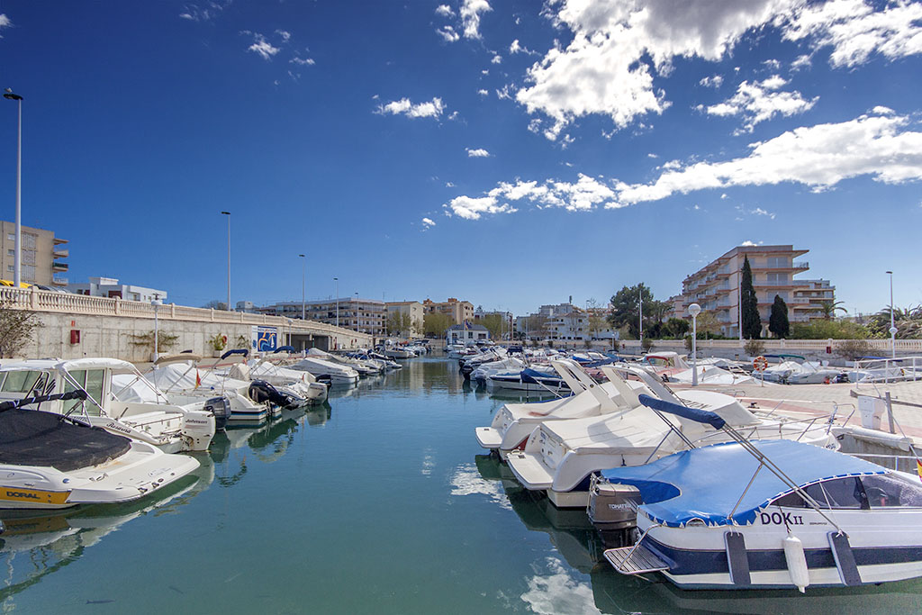 4916 - Appartement situé sur la plage de l'Arenal à Javea avec piscine, salle de gym et court de padel.