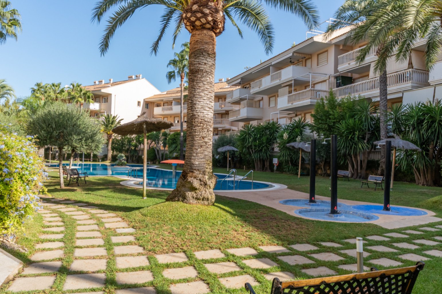 4916 - Appartement situé sur la plage de l'Arenal à Javea avec piscine, salle de gym et court de padel.