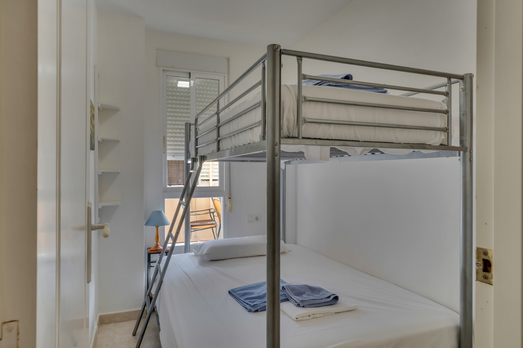 4916 - Appartement situé sur la plage de l'Arenal à Javea avec piscine, salle de gym et court de padel.
