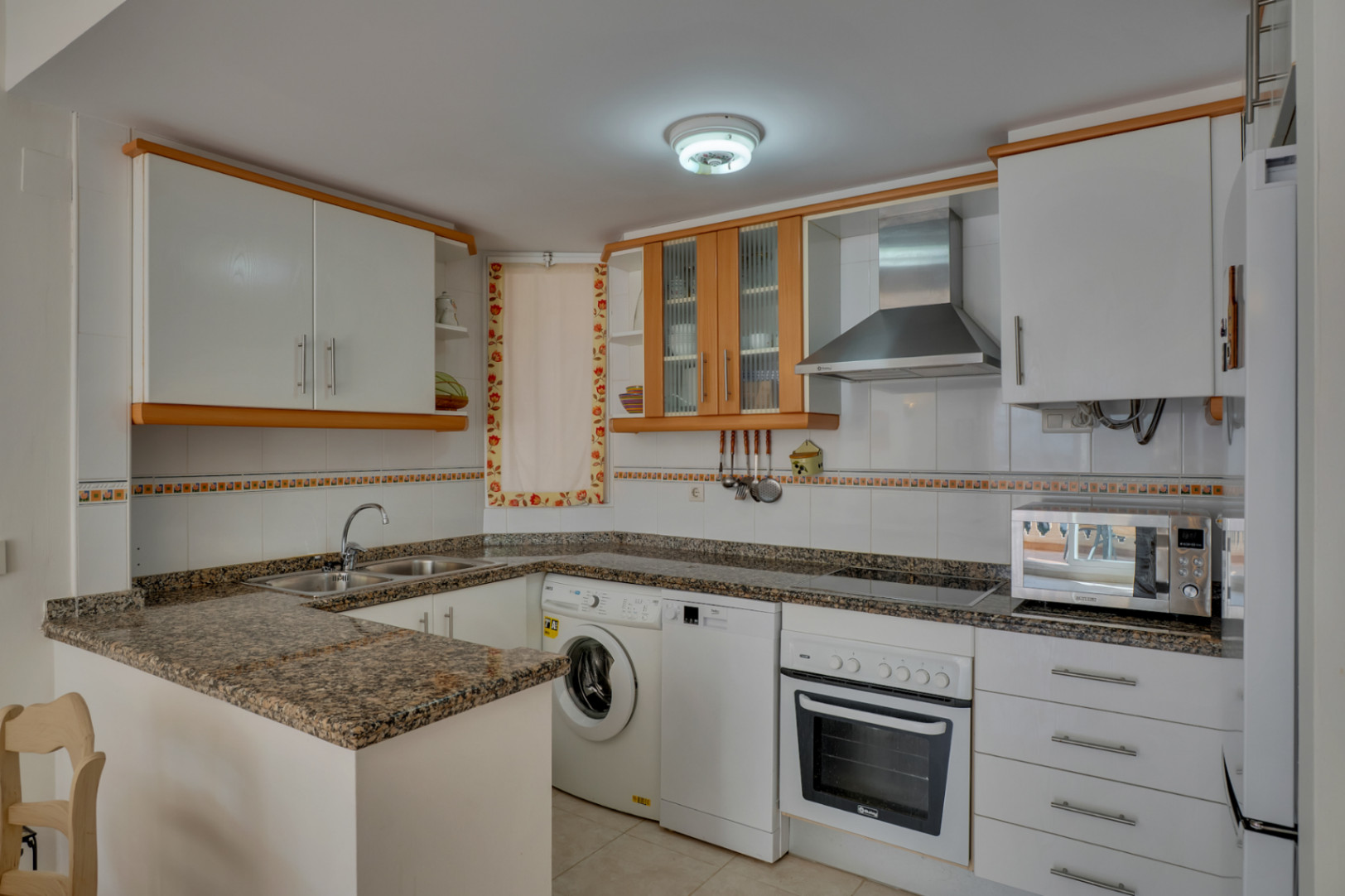 4916 - Appartement situé sur la plage de l'Arenal à Javea avec piscine, salle de gym et court de padel.