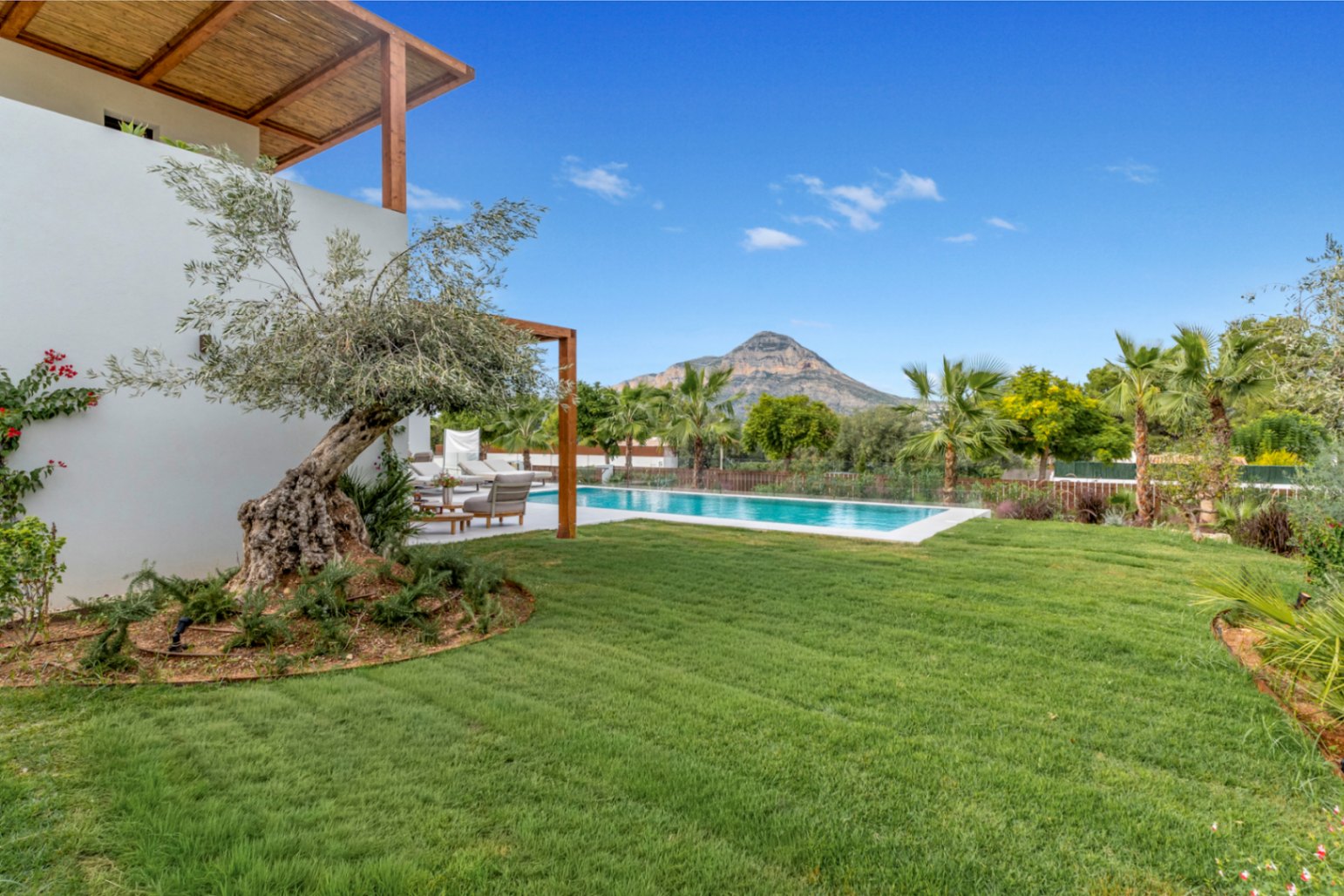 4857 - Villa neuve clés en main exclusive avec vue panoramique sur Jávea et le Montgó